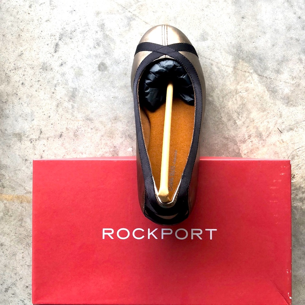 Cute Rockport ballet flat with black detailing
